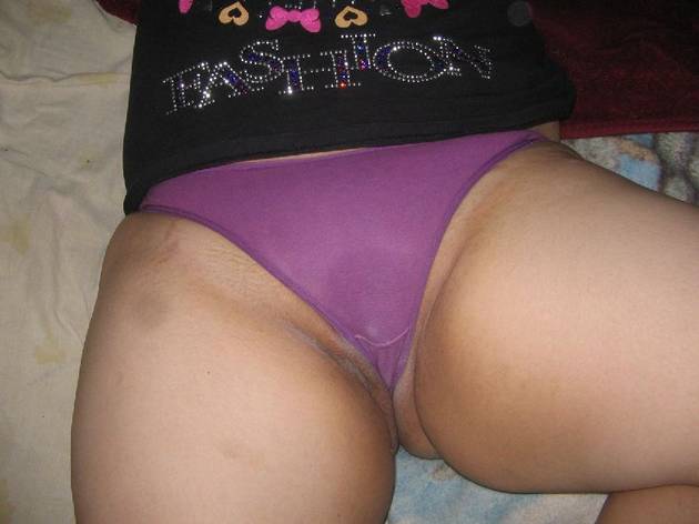 Mi mujer y su tanga morada