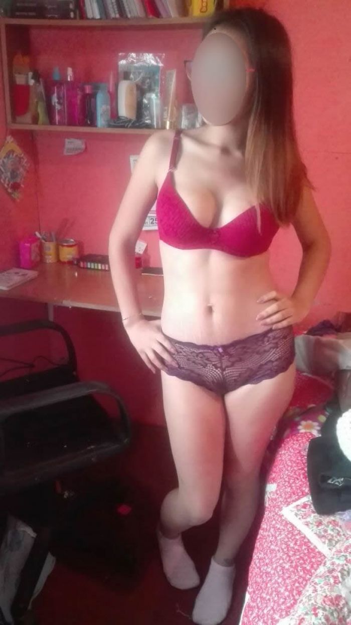 Aburrida y caliente jeje comenten bebes