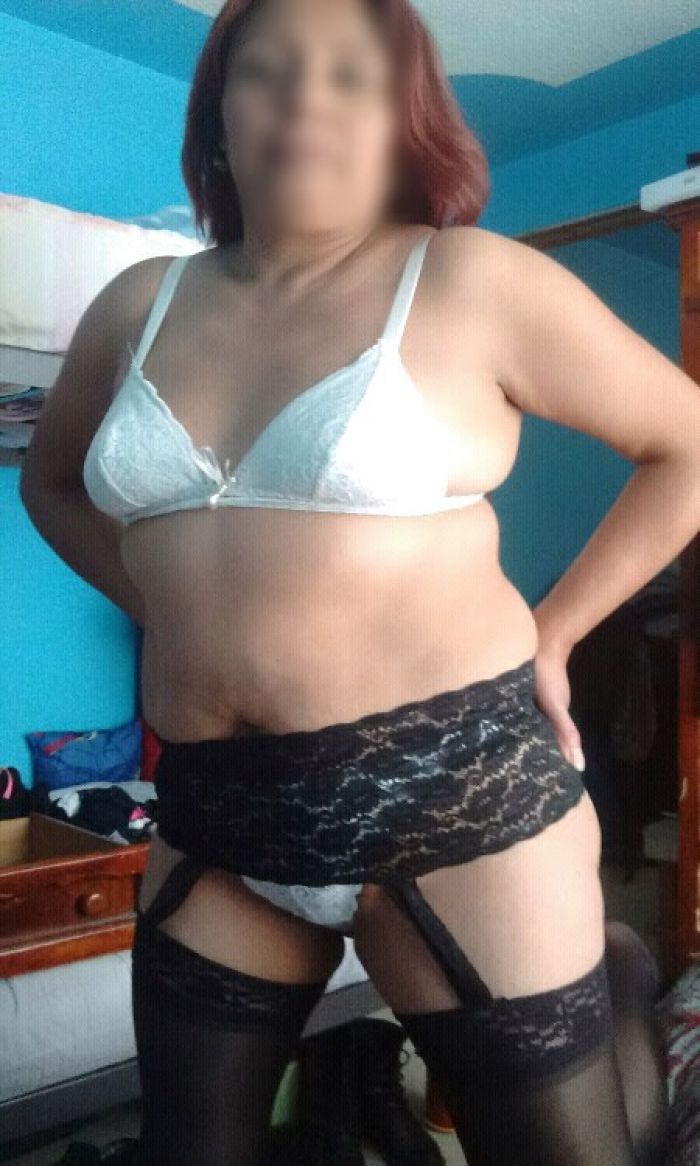 Mi linda cary posando liguero negro 2