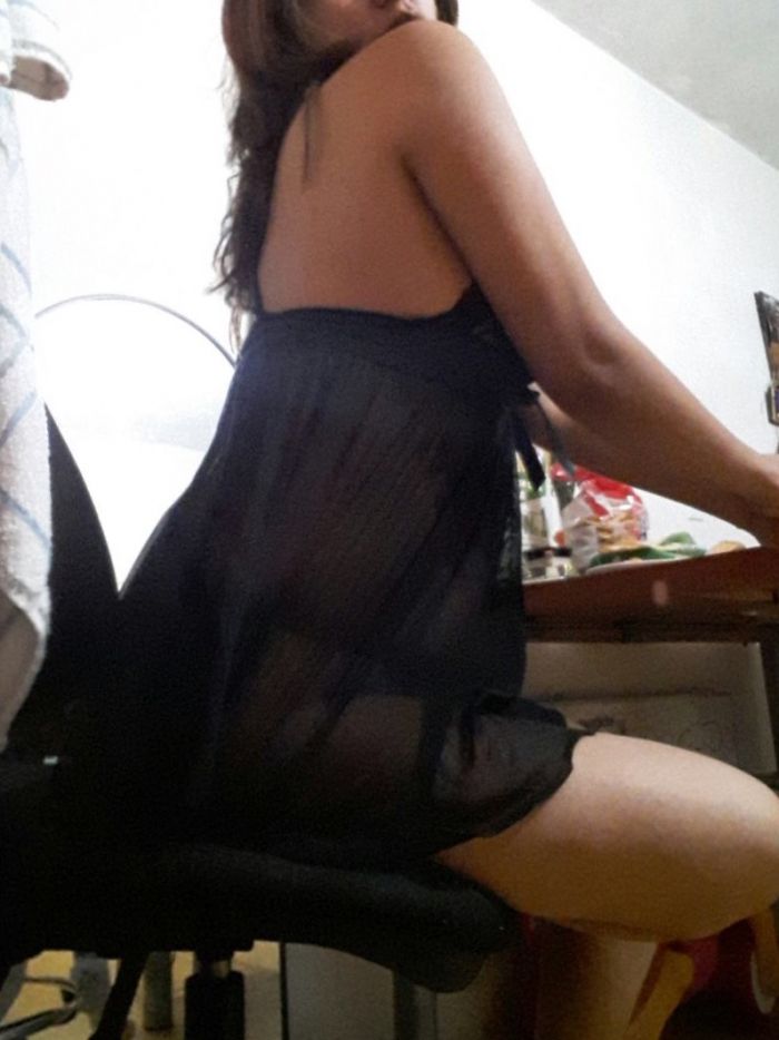 Mi mujer sacándose fotos cachondas