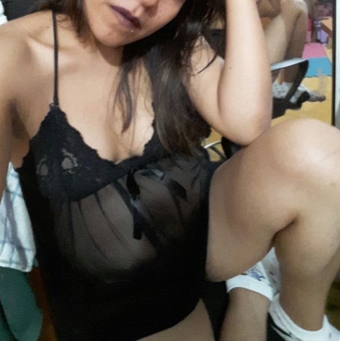 Mi mujer sacándose fotos cachondas