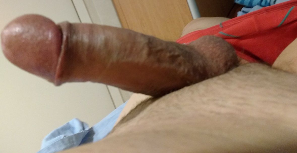 Mi pequeño pene juguetón para las chicas golosas