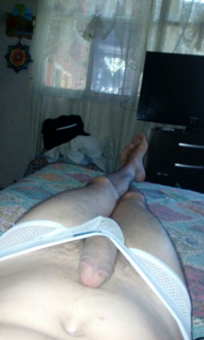 De aburrido tomando fotos a mi pene