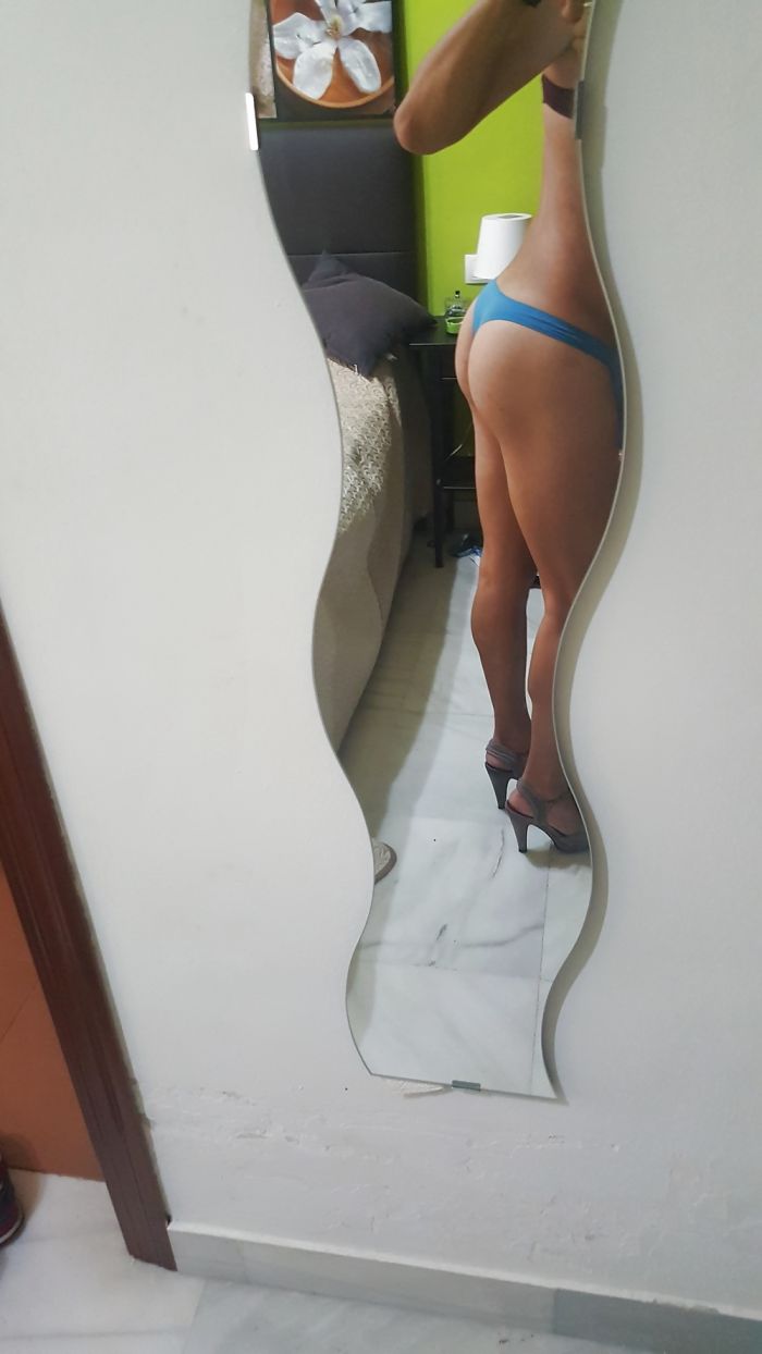 Tanga azul y mi chocho totalmente depilado