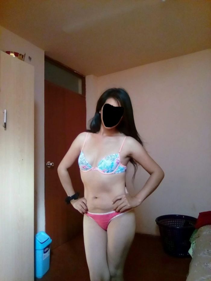 Mi mujer me calienta con su cuerpo