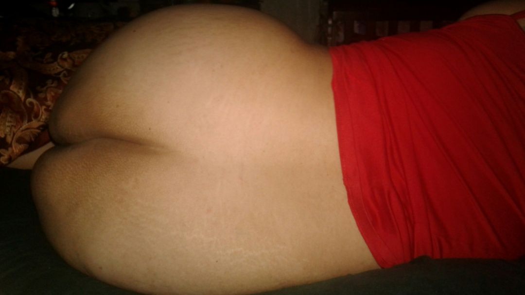 Esposa nalgona caliente esperando ser cojida por otro