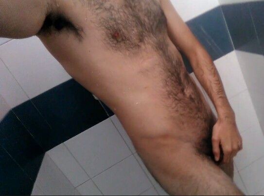 Alguna quiere darse una ducha conmigo?