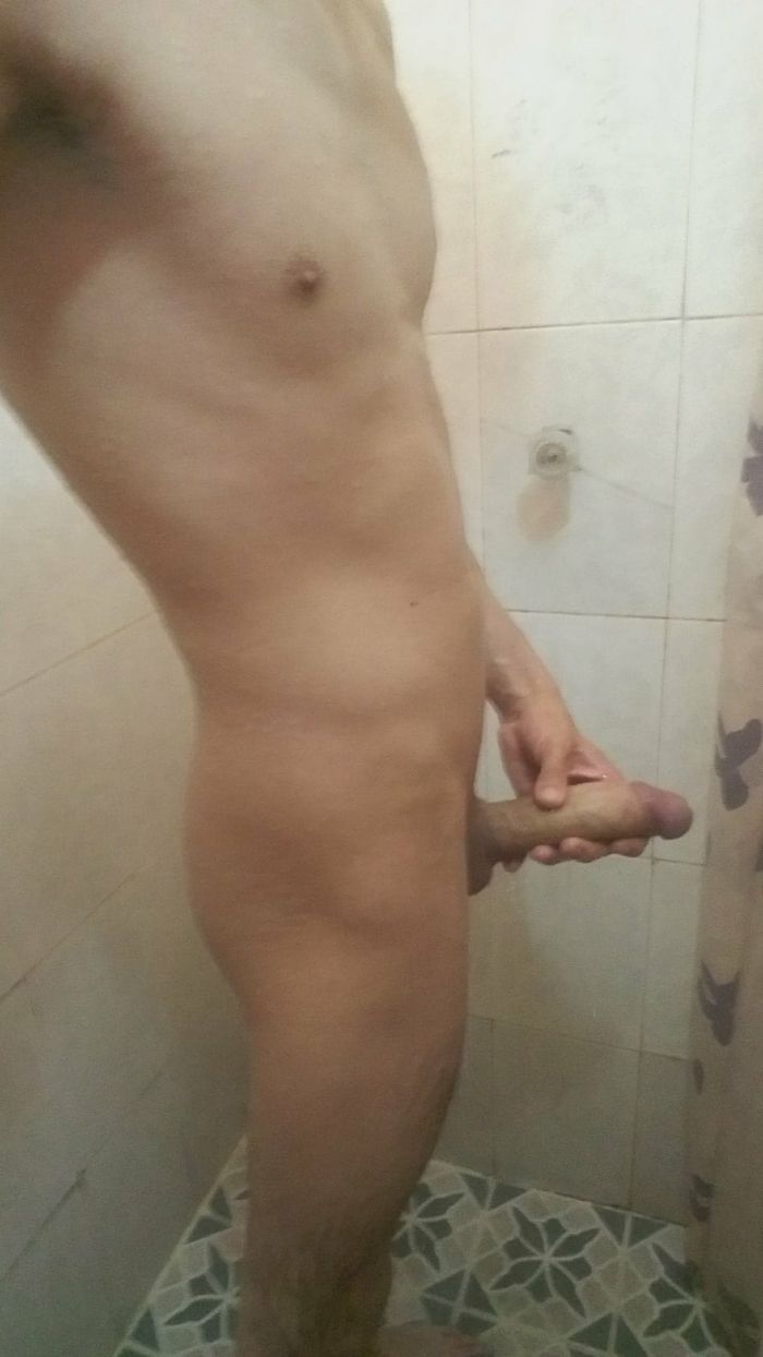 Desnudo en casa cuando no hay nadie