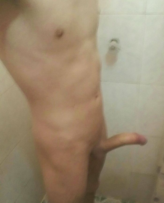 Desnudo en casa cuando no hay nadie