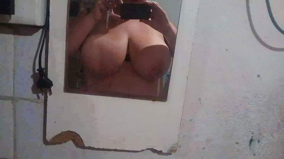 Mi ex tetona esta muy rica intercambio fotos si les interesa