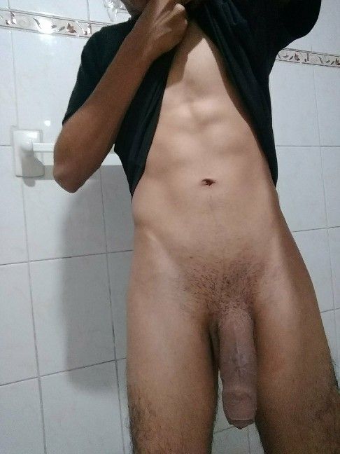 Chico caliente con ganas de follar duro