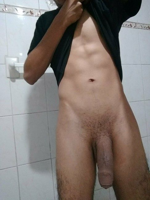 Mi pene bien duro y en busca de una rica vagina