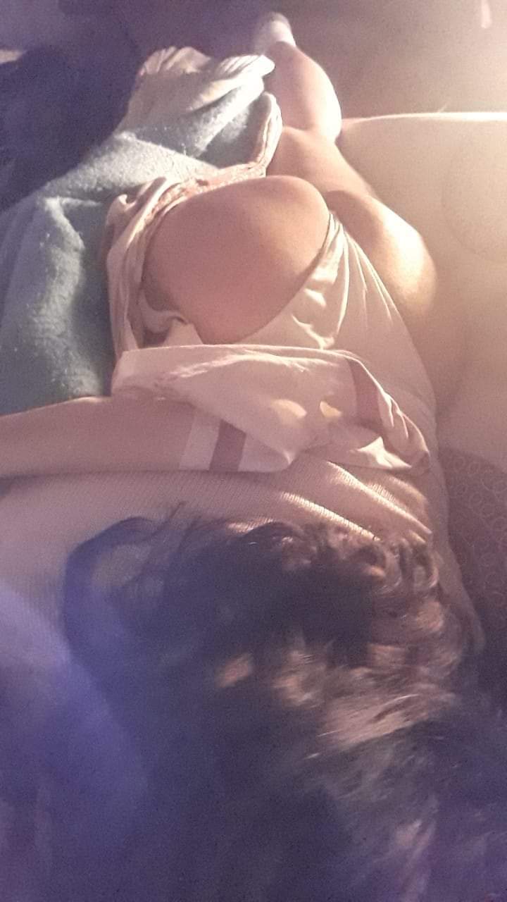 Miren el rico culo de mi mujer dormida en tanga