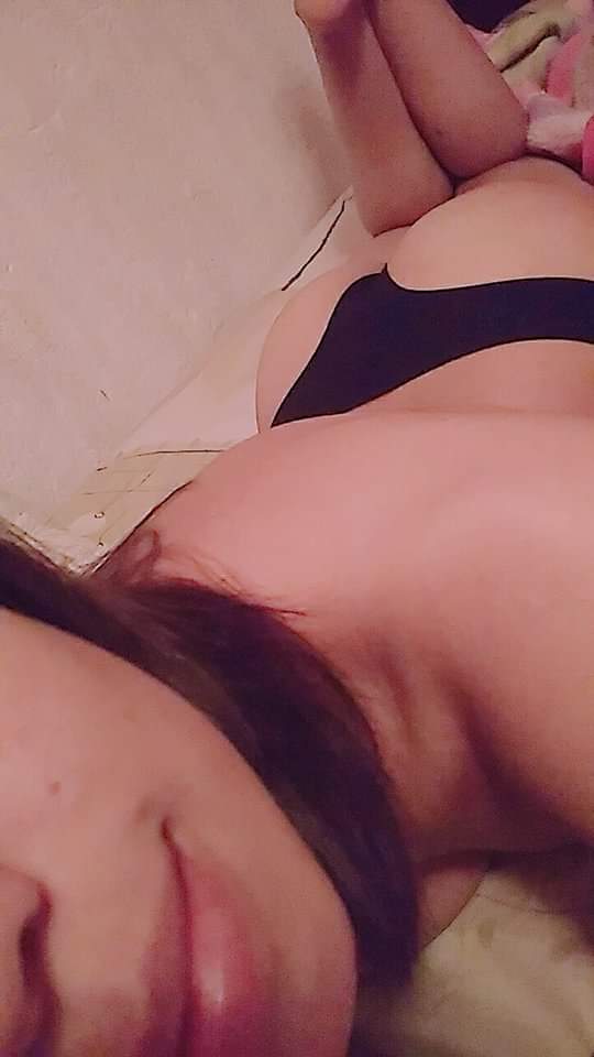 Ando caliente y quiero ver qué se siente subir algo aquí