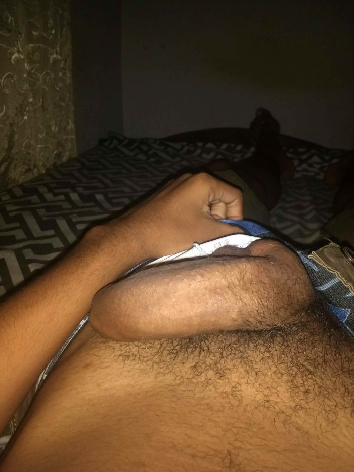 Tengo el pene parado y quiero culo