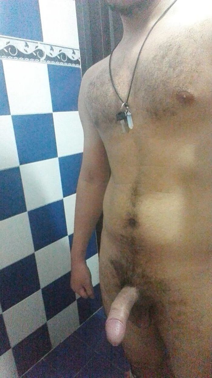 Subiendo fotos de mi pene. estoy aburrido