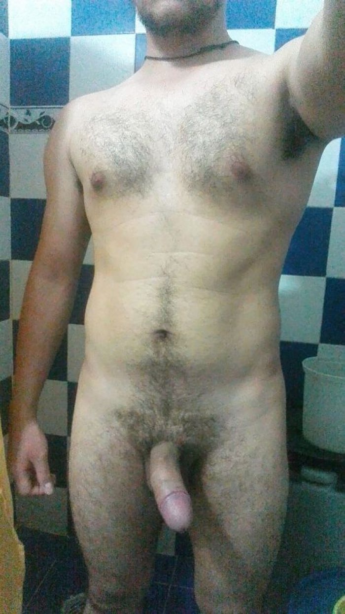 Subiendo fotos de mi pene. estoy aburrido