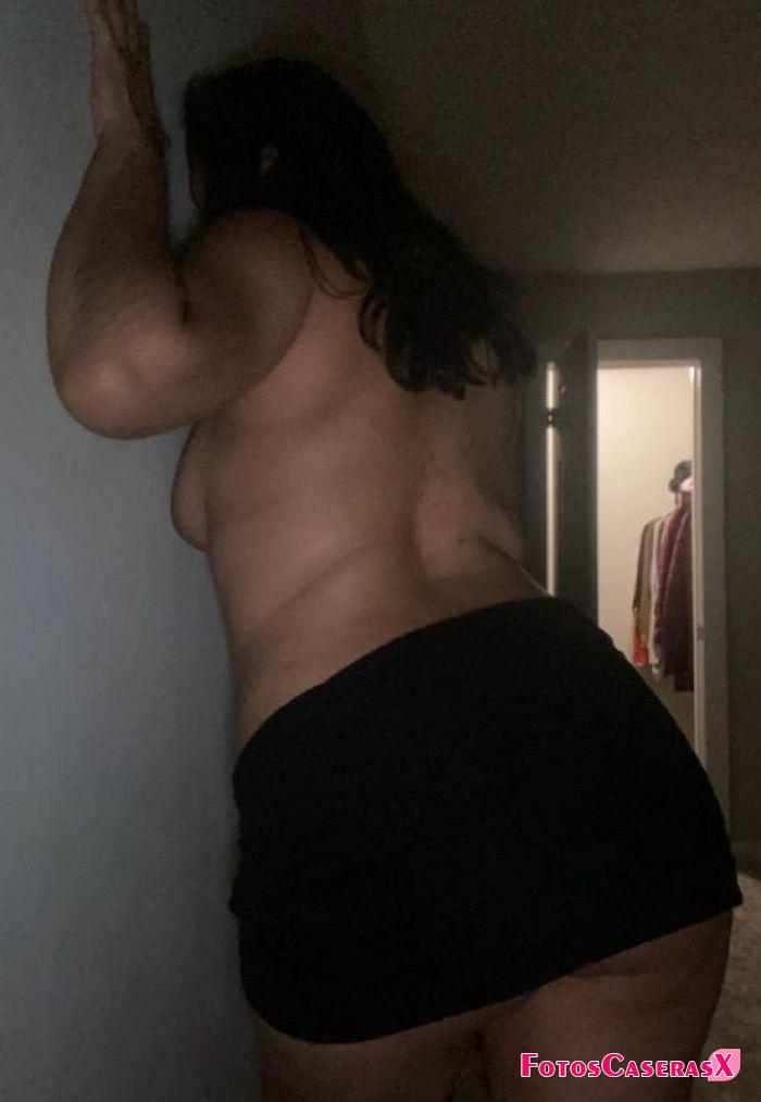 Putita hermosa con culo divino quiere vergones