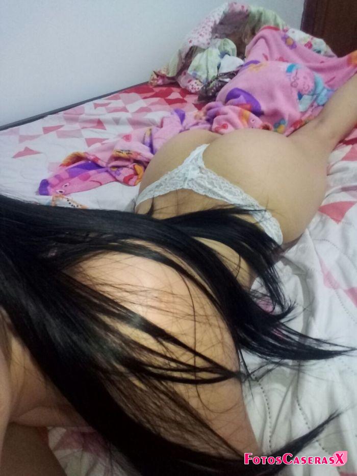 Mi ex flaca buenísima tomándose fotos hot