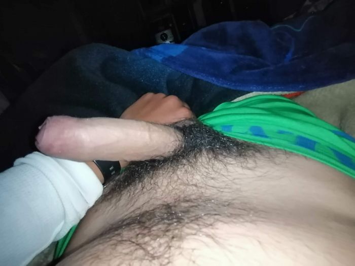 Chico caliente con ganas de coger una chica