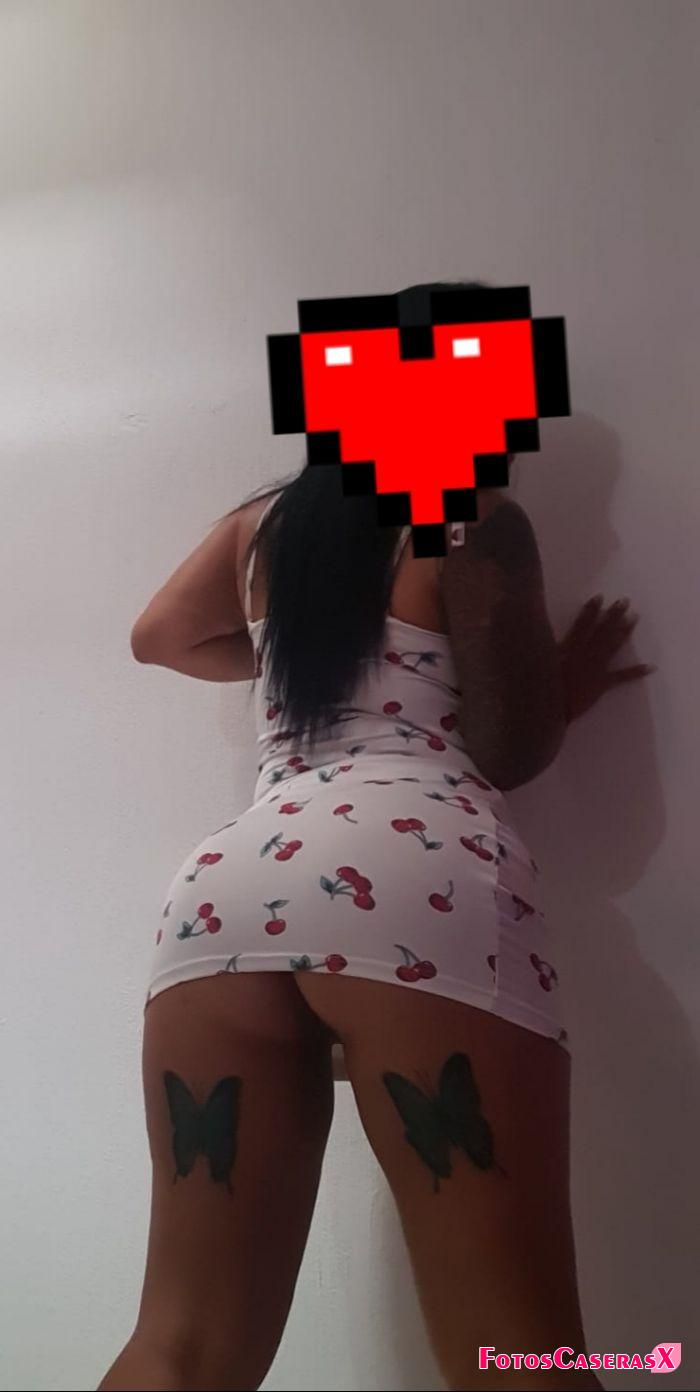 Mi puta y su culote delicioso y caliente quiere comentarios muy sucios