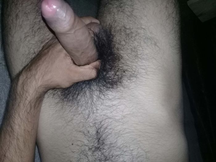 Mi verga bien erecta para toda mujer sexy