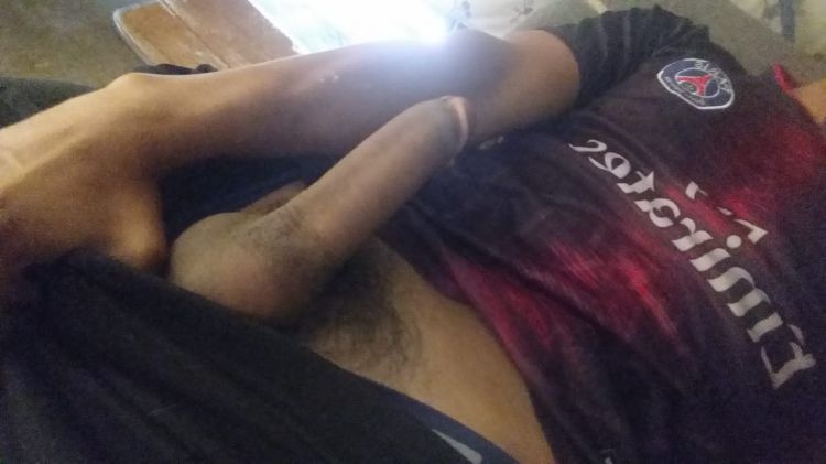 Jovencito de 19 mostrando su pene