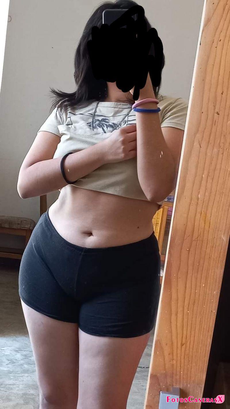 Jovencita mexicana muy juguetona y caliente