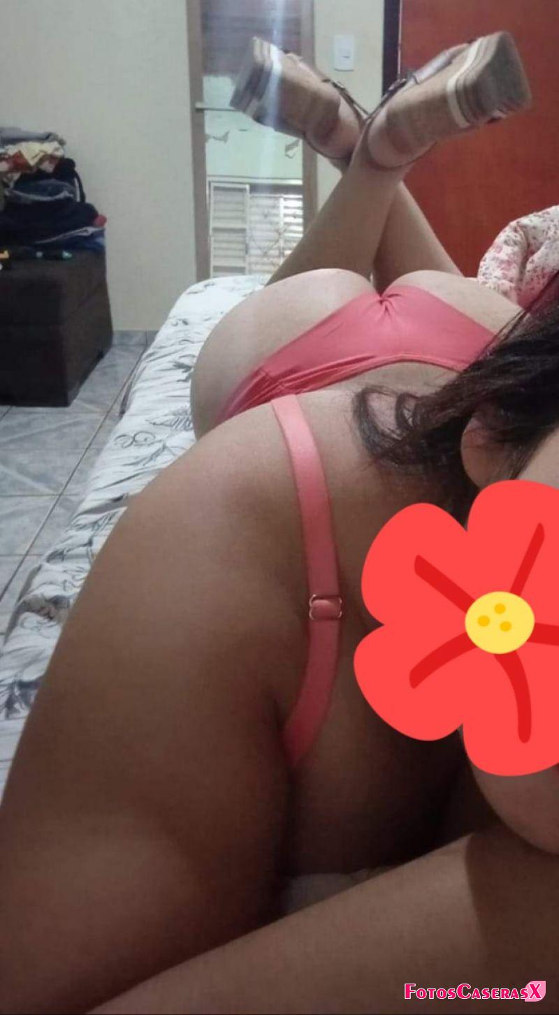 Mi novia en tanga bien hot espero que les gusten