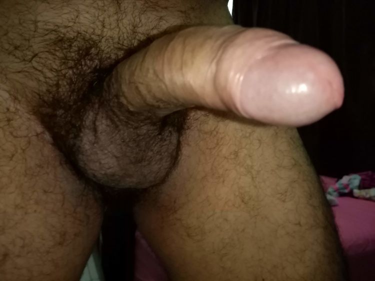 Hola les traigo unas fotos de mi verga ojala les guste