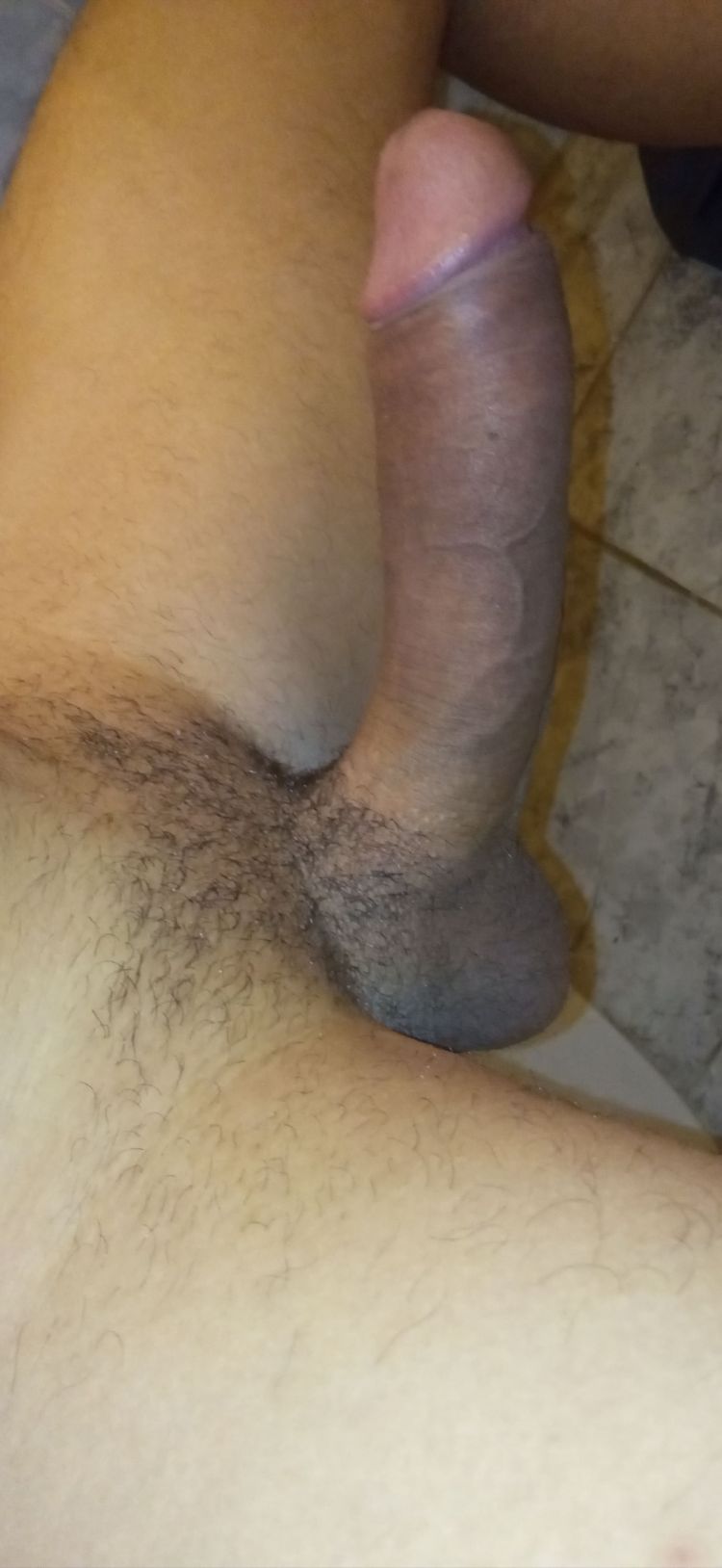 Pajeando mi gran pene 18cm con mucha leche para tí