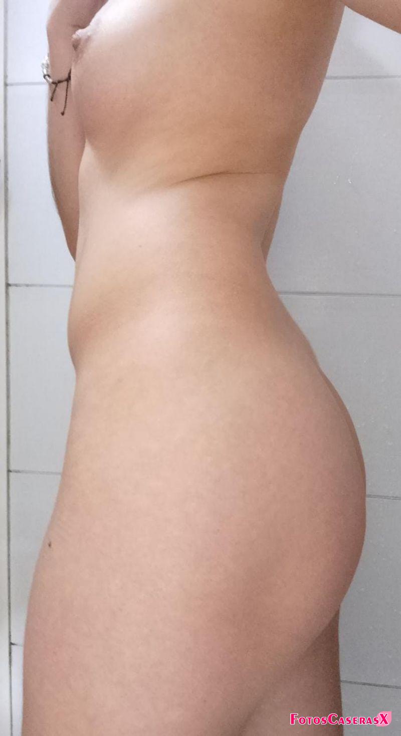 Desnuda es más hermosa y candente