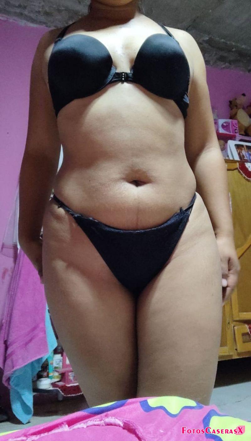 Más de mi rico trasero papi soy tu putita cachonda