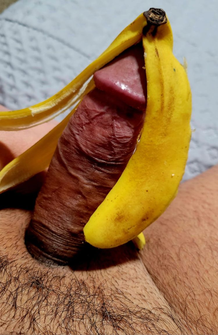 Mostrando mi banana a ver si es de su agrado