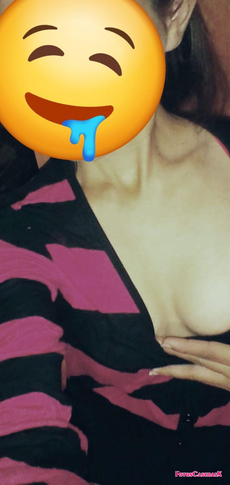 Paraguayita cachonda con ganas de enseñar sus tetas perfectas