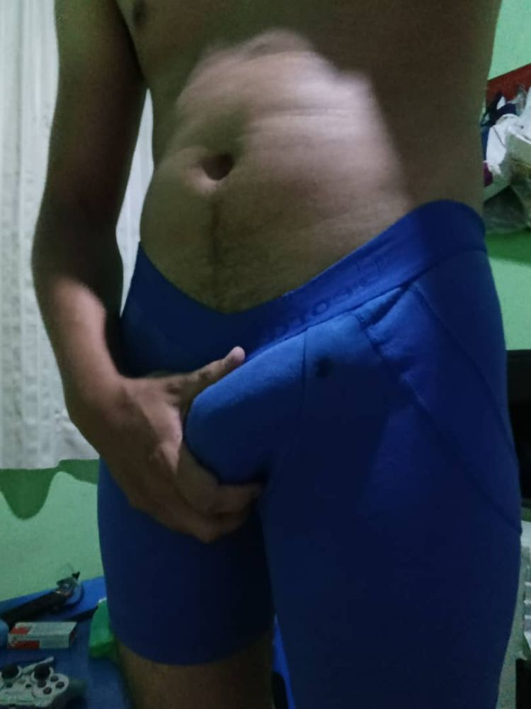 Para las jovenes y maduras que les gusta ver vergas bien llenas 1 Para las jovenes y maduras que les gusta ver vergas bien llenas
