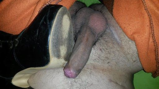 Jugando con los tacones de mi esposa sexy 4 Jugando con los tacones de mi esposa sexy