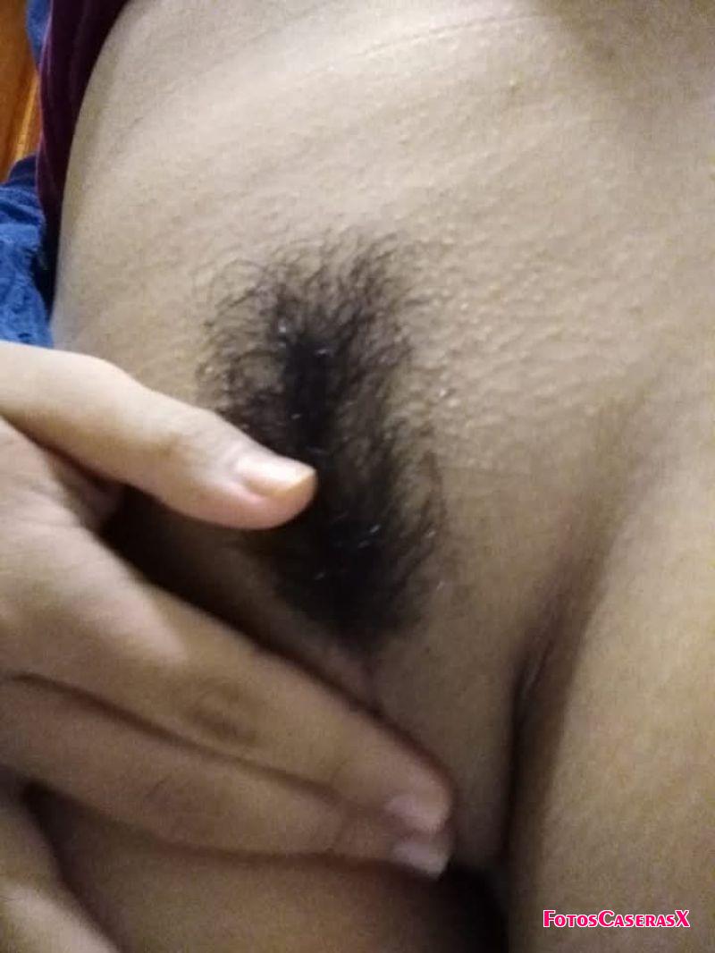 Mi esposa de 19 años me manda fotos cuando no estoy en casa 1 Mi esposa de 19 años me manda fotos cuando no estoy en casa
