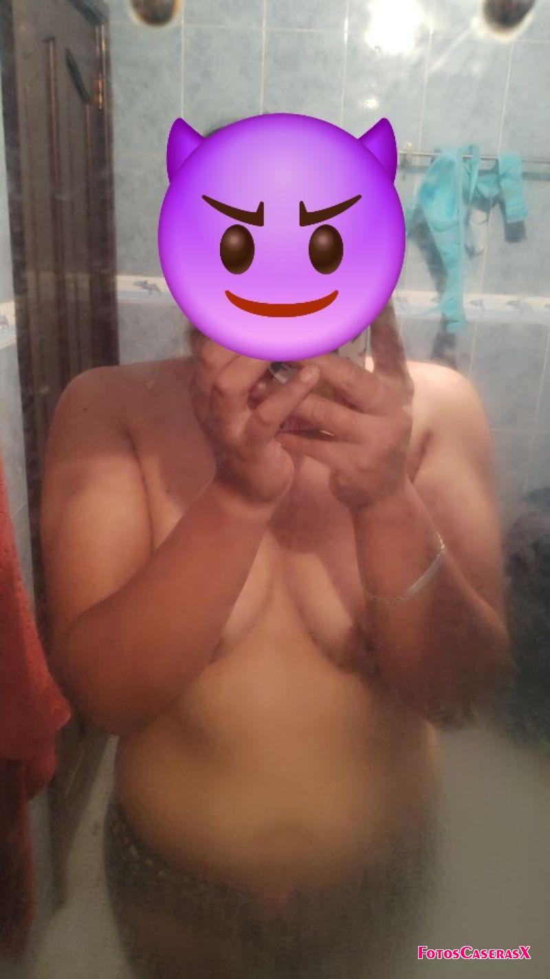 Jovencita convencida de mostrar todo para mi