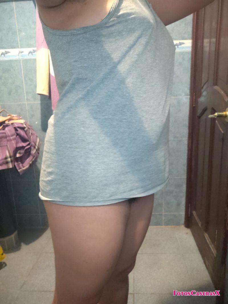 Jovencita convencida de mostrar todo para mi