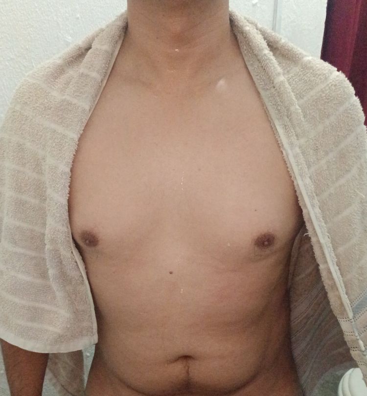 Fotos durante el baño joven caliente 2 Fotos durante el baño joven caliente