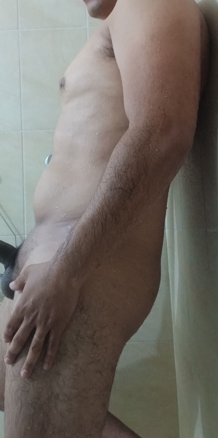 Fotos durante el baño joven caliente 4 Fotos durante el baño joven caliente