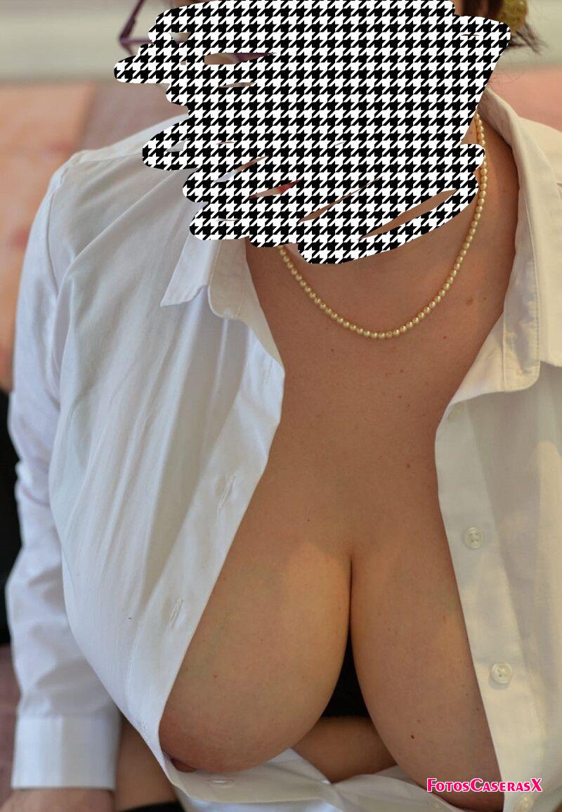 Increible madura mostrando su cuerpo y tetas