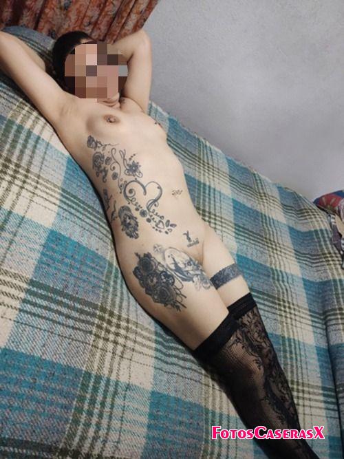 Morocha llena de tatuajes, bien abierta de piernas 5 Morocha llena de tatuajes, bien abierta de piernas
