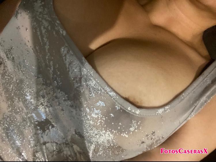 Las ricas tetas de una putiamiga 2 Las ricas tetas de una putiamiga