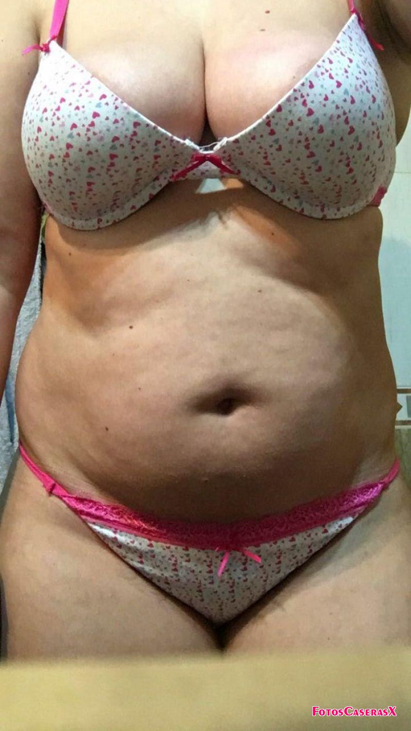 El coño peludo de la puta de mi mujer 1 El coño peludo de la puta de mi mujer