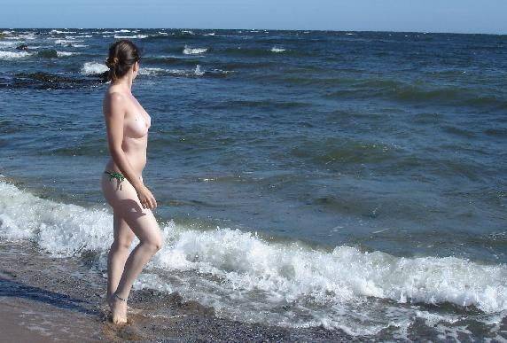 Unas tetas hermosas perdidas en la playa