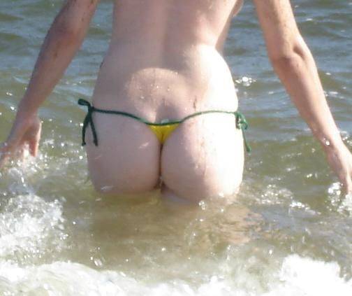 Unas tetas hermosas perdidas en la playa